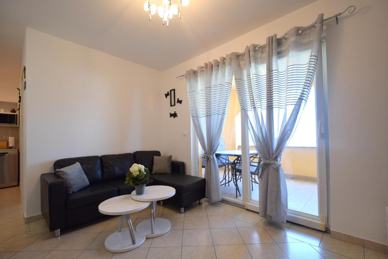 Apartment Lucy Malinska Ngoại thất bức ảnh